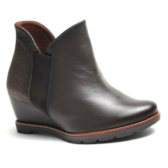 Hispanitas Shoes - NWT Hispanitas Holli Wedge Booties, Brown